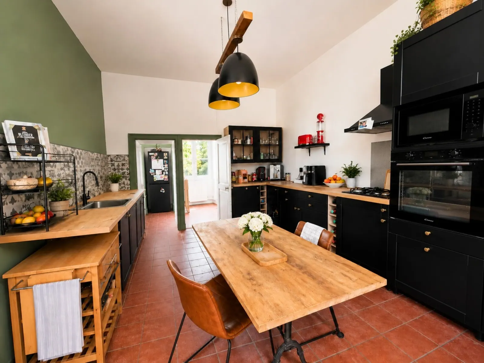 Maison de caractère, 6 chambres, dépendance et terrain arboré de 1 400 m², vue principale