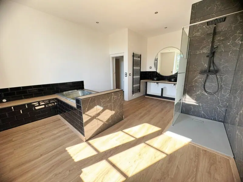 Maison de caractère, 6 chambres, dépendance et terrain arboré de 1 400 m², photo 2